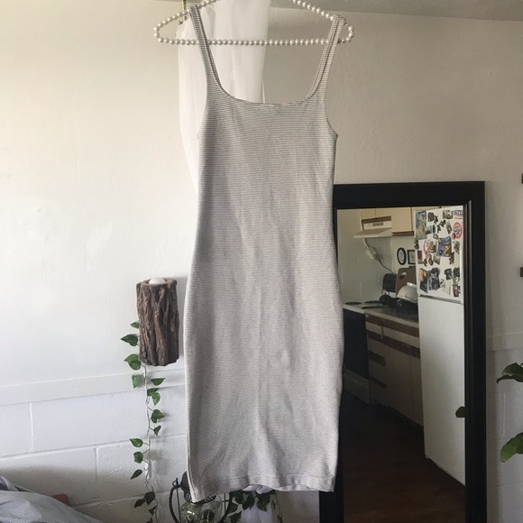 Zara Black and White Finely Striped Fitted Dress - Picture 4 of 6